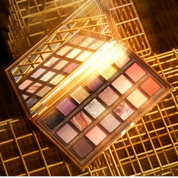 HUDA BEAUTY Empowered 18 pan eyeshadow palette - Picture 4 of 7
